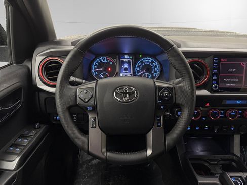 Used 2022 Toyota Tacoma TRD Sport w/ Technology Package image 12