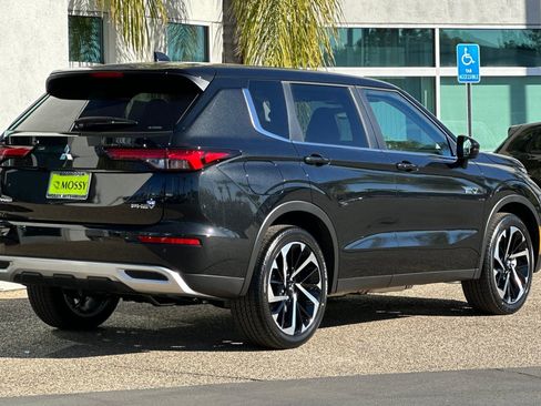 New 2025 Mitsubishi Outlander SE image 4