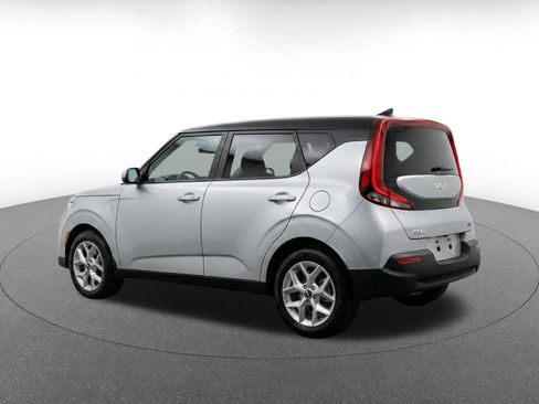 Used 2025 Kia Soul LX w/ LX Technology Package FWD image 7