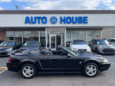 Used 2004 Ford Mustang Convertible RWD image 9