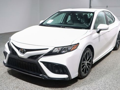 Used 2023 Toyota Camry SE FWD image 29