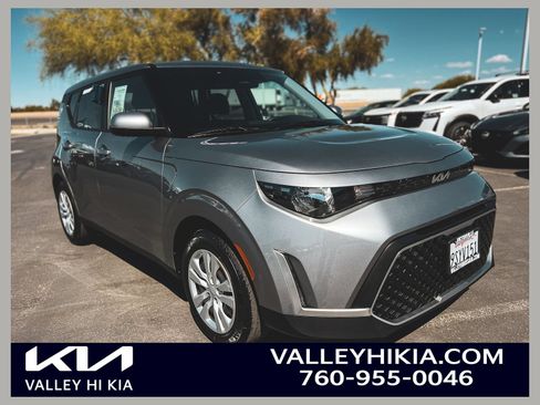 Used 2025 Kia Soul LX FWD image 1