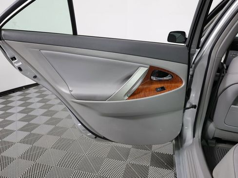 Used 2011 Toyota Camry XLE image 16