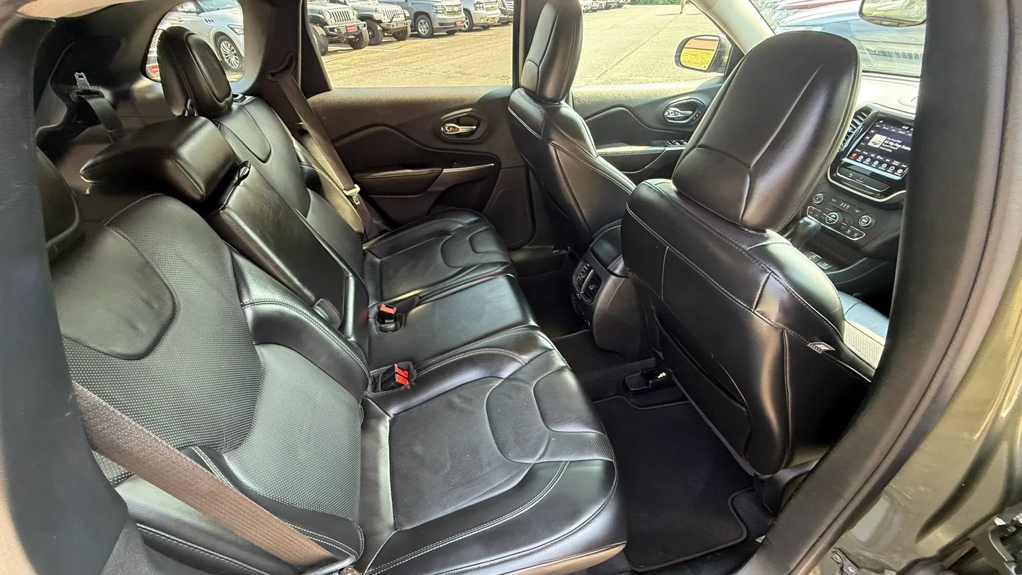 Used 2020 Jeep Cherokee Limited AWD/4WD image 34