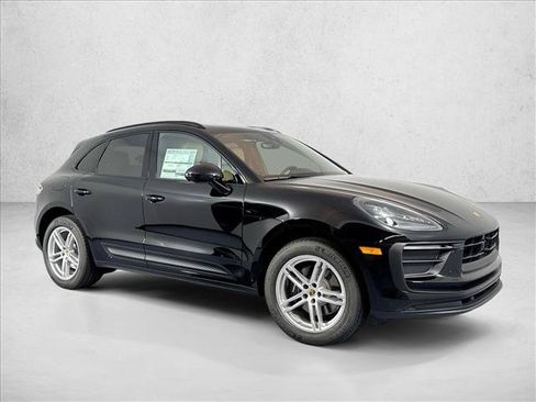 Certified 2025 Porsche Macan AWD/4WD image 7