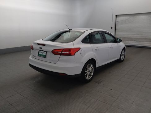 Used 2017 Ford Focus SE w/ Cold Weather Package FWD image 9