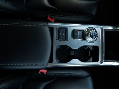 Used 2024 Ford Edge Titanium image 29