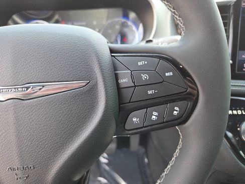 Used 2023 Chrysler Pacifica Touring-L w/ S Appearance Package AWD/4WD image 36