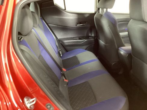 Used 2020 Toyota C-HR XLE FWD image 32