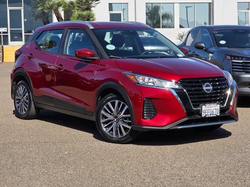Used 2023 Nissan Kicks SV FWD image 2