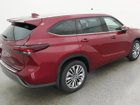 New 2026 Toyota Highlander Platinum image 9