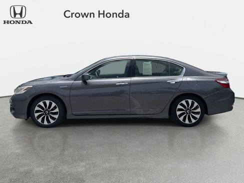Used 2017 Honda Accord Touring image 2