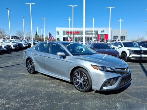 Used 2024 Toyota Camry SE w/ Convenience Package image 1