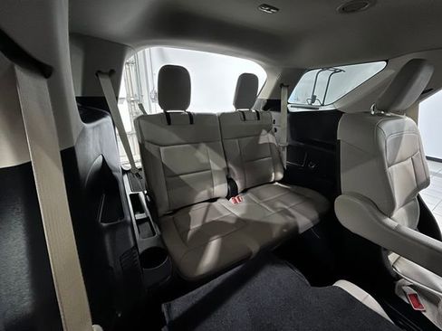 Used 2020 Ford Explorer XLT w/ Equipment Group 202A RWD image 15