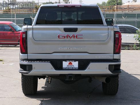 Used 2024 GMC Sierra 2500 Denali Ultimate AWD/4WD image 6