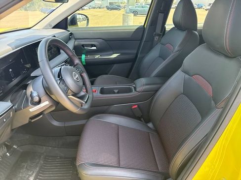 Certified 2025 Nissan Kicks SR AWD/4WD image 10