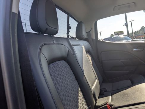 Used 2018 Chevrolet Colorado Z71 w/ Z71 Midnight Edition image 24