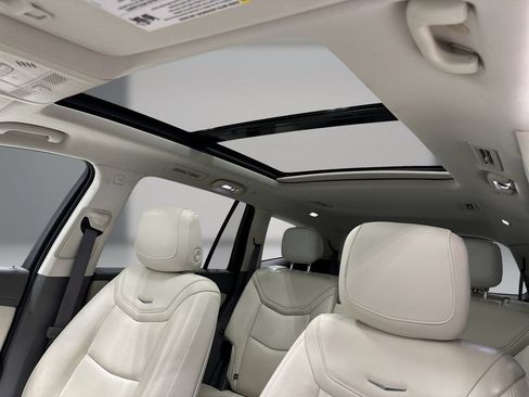 Used 2020 Cadillac XT6 Premium Luxury FWD image 17