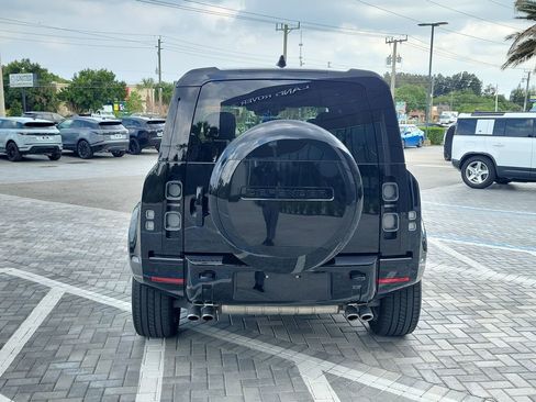 Certified 2025 Land Rover Defender 110 V8 AWD/4WD image 4