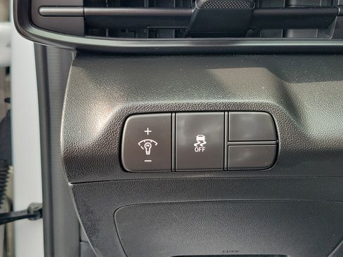 Certified 2025 Hyundai Elantra Sport image 16