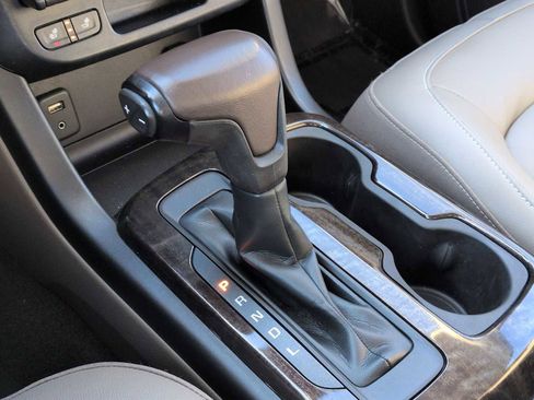 Used 2017 GMC Canyon SLT w/ Driver Alert Package image 33