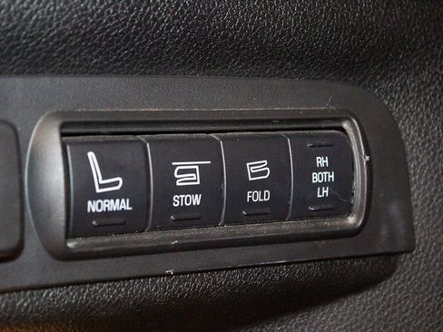 Used 2018 Ford Explorer Platinum image 16