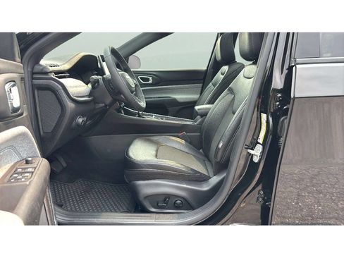 Used 2023 Jeep Compass Latitude w/ Sun and Sound Group AWD/4WD image 11