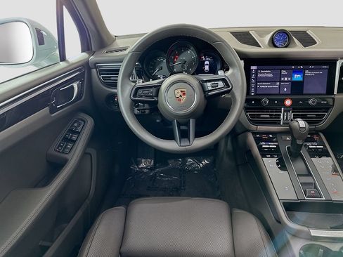 Certified 2025 Porsche Macan AWD/4WD image 25