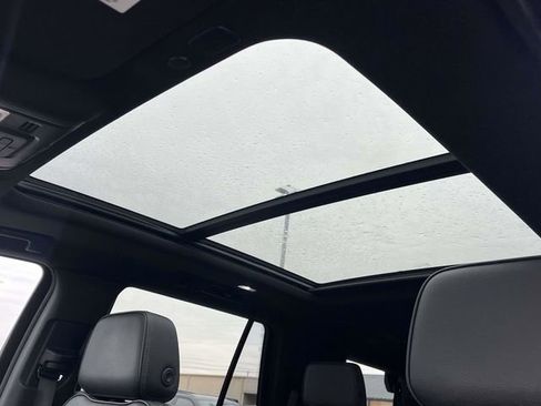 Used 2021 GMC Yukon Denali w/ Denali Premium Package image 14