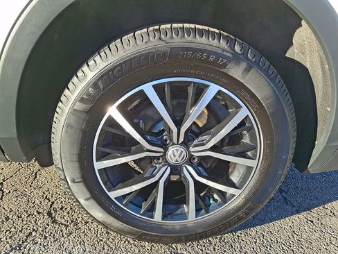 Used 2021 Volkswagen Tiguan SE image 6