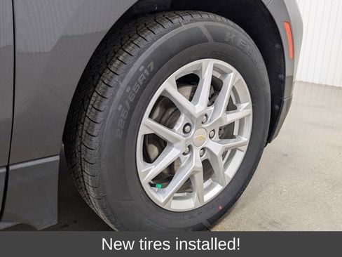 Used 2022 Chevrolet Equinox LT image 2