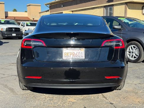 Used 2019 Tesla Model 3 image 13