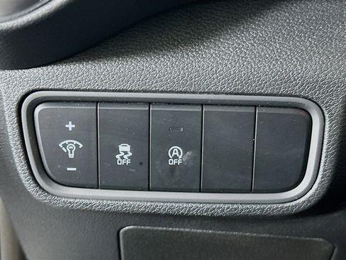 Used 2025 Kia Soul LX w/ LX Technology Package FWD image 17