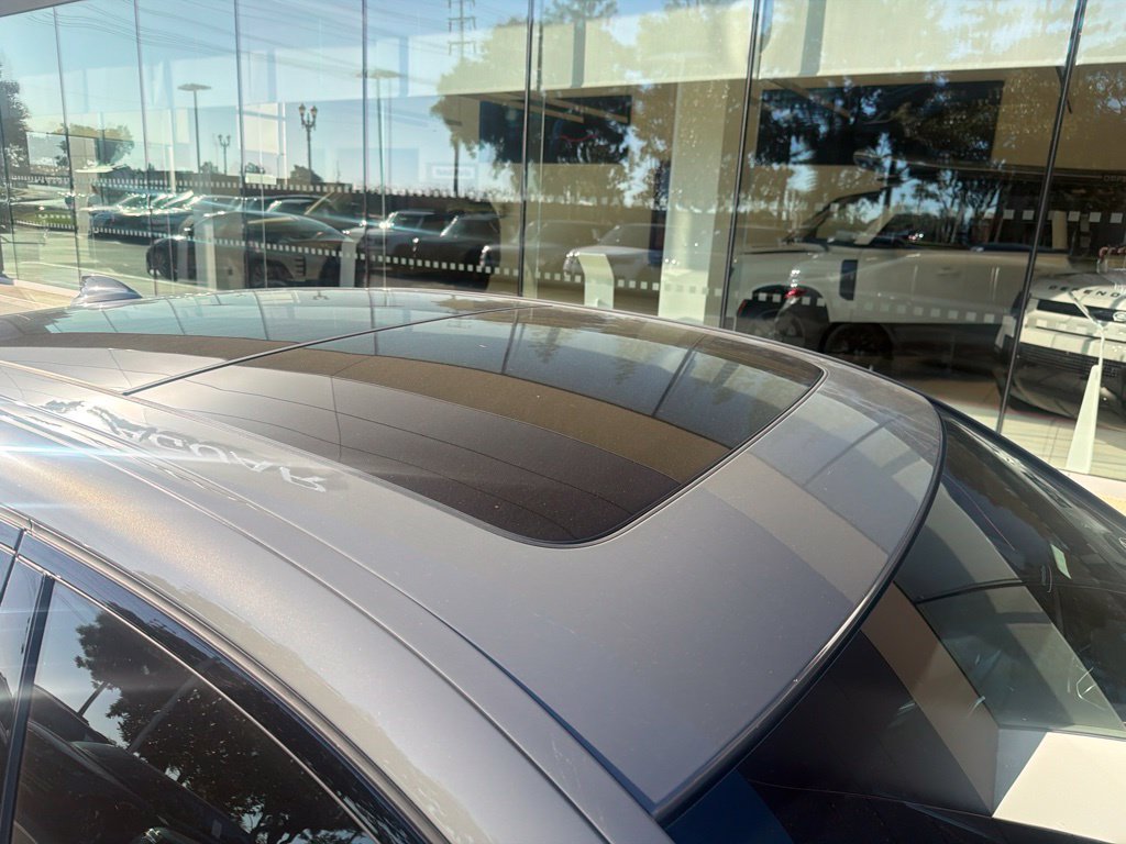 Used 2021 BMW 740i w/ M Sport Package RWD image 5