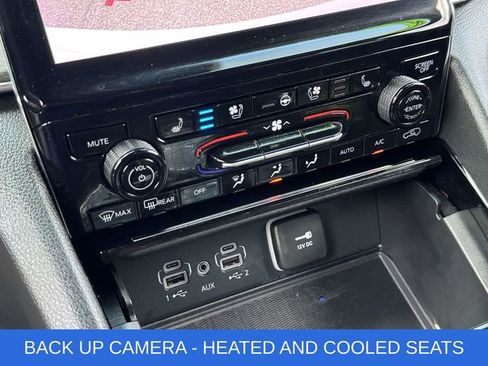 Used 2024 Jeep Grand Cherokee Overland w/ Luxury Tech Group IV AWD/4WD image 6