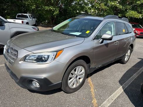 Used 2016 Subaru Outback 2.5i Premium AWD/4WD image 3