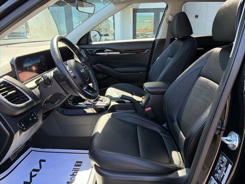 Used 2025 Kia Seltos EX w/ EX Sunroof Package image 25