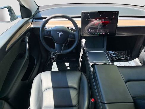 Used 2025 Tesla Model Y Long Range AWD/4WD image 23