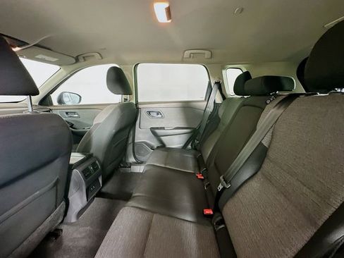 Used 2022 Nissan Rogue SV FWD image 23