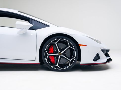 Used 2020 Lamborghini Huracan EVO image 20