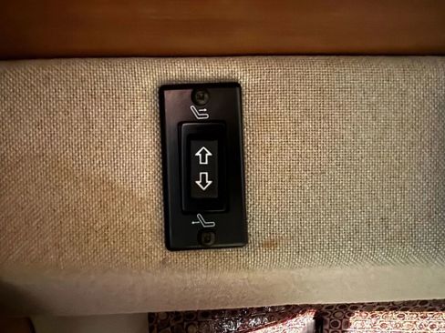 Used 2012 Chevrolet Express 2500 w/ Power Package image 35