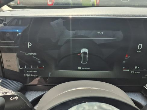 Used 2025 Nissan Kicks SR FWD image 10