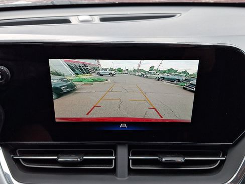 Used 2025 Chevrolet Trax LT FWD image 17