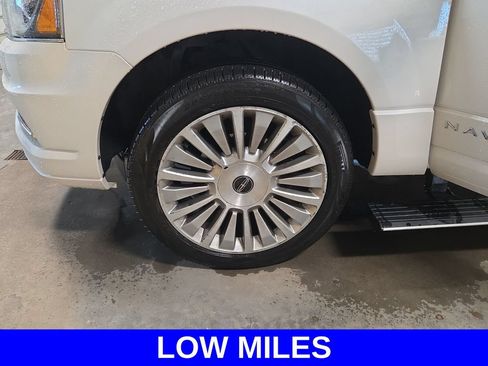 Used 2015 Lincoln Navigator 4WD image 23