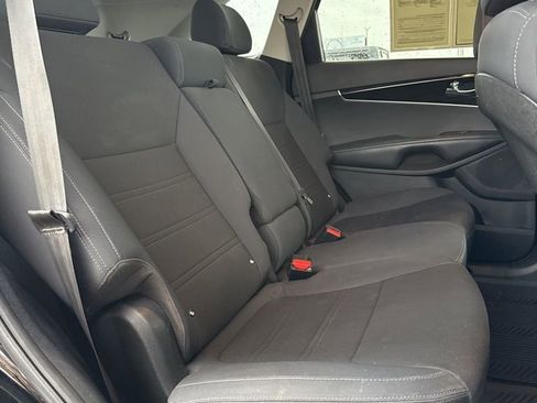Used 2019 Kia Sorento LX image 24