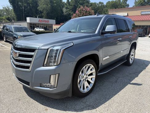 Used 2016 Cadillac Escalade Luxury AWD/4WD image 3