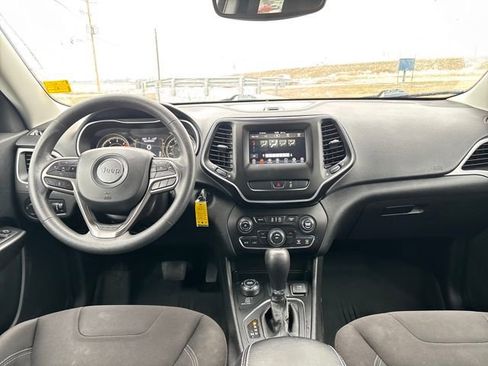 Used 2021 Jeep Cherokee Latitude w/ Mopar Interior Package AWD/4WD image 12