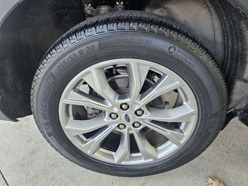 Used 2023 Ford Explorer XLT w/ Equipment Group 202A AWD/4WD image 10