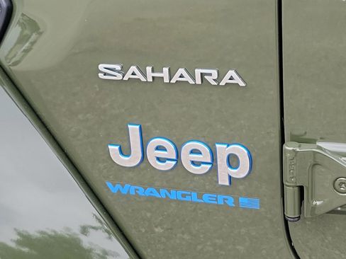 New 2024 Jeep Wrangler Sahara w/ Technology Group AWD/4WD image 16