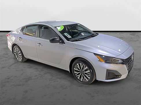 Certified 2024 Nissan Altima 2.5 SV image 5